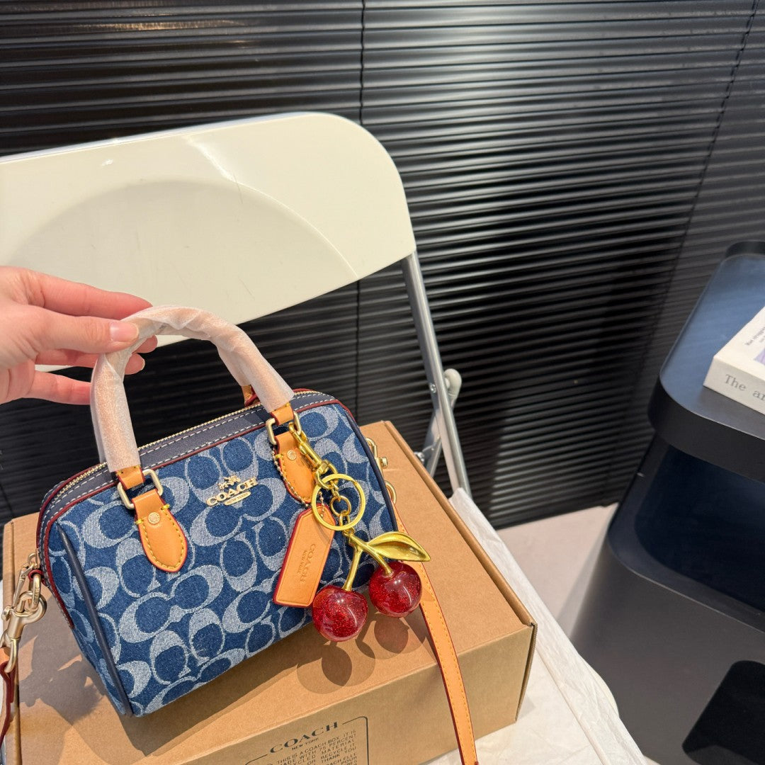 COACHミニトートバッグ デニム チェリーチャーム