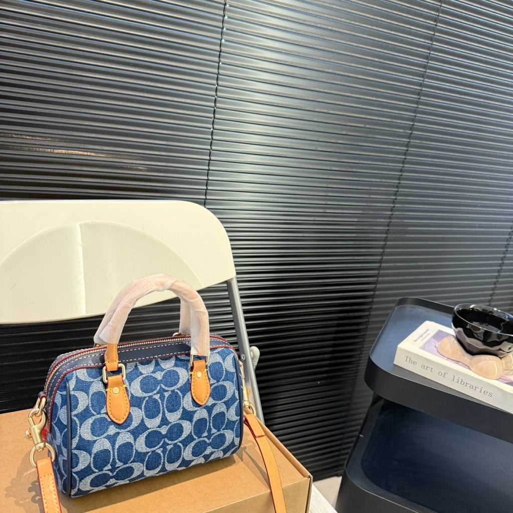 COACHミニトートバッグ デニム チェリーチャーム