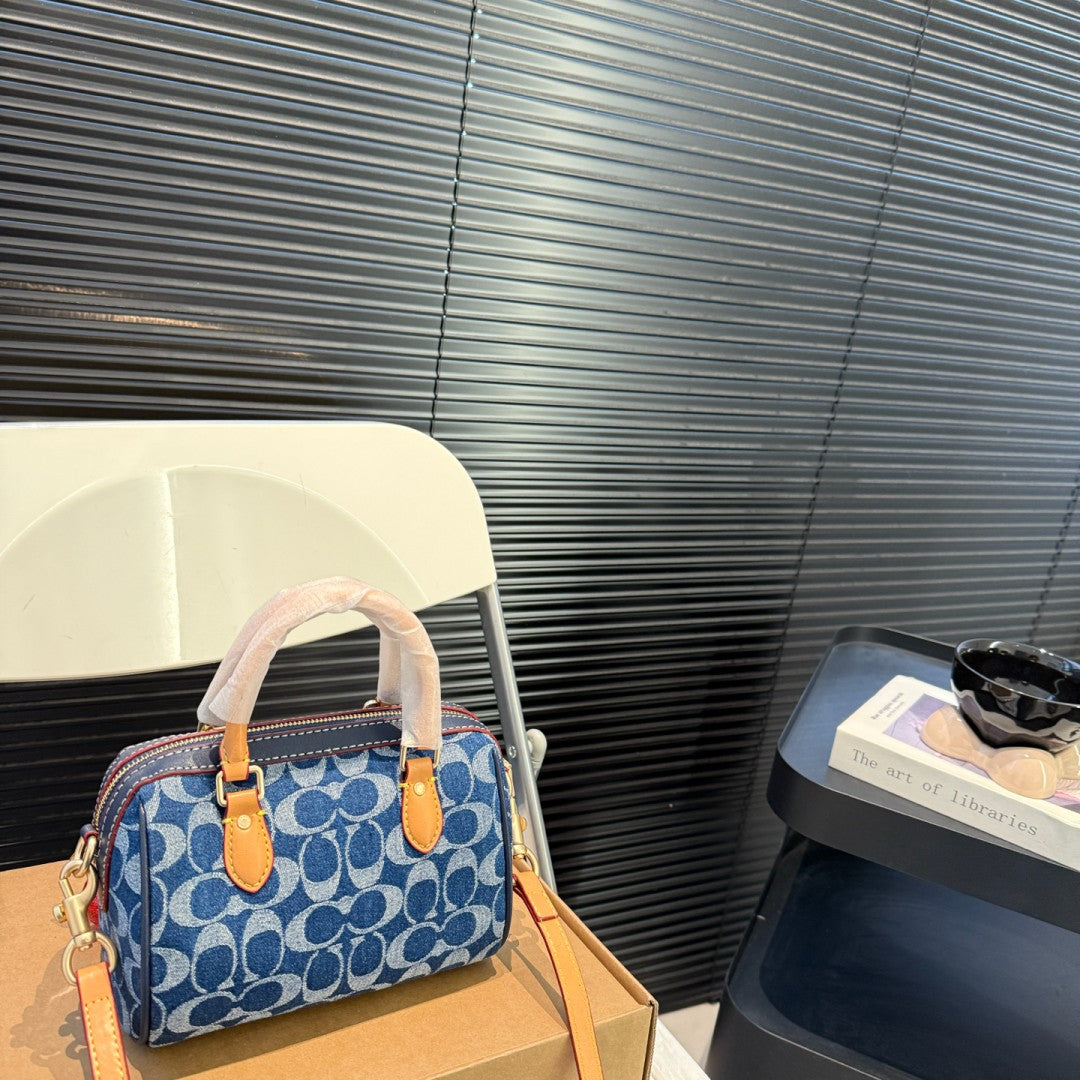 COACHミニトートバッグ デニム チェリーチャーム